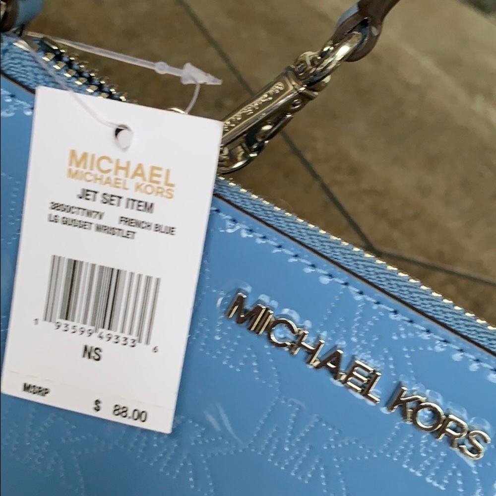 MICHAEL KORS JET SET ITEM LG GUSSET WRISTLET - Picture 16 of 16